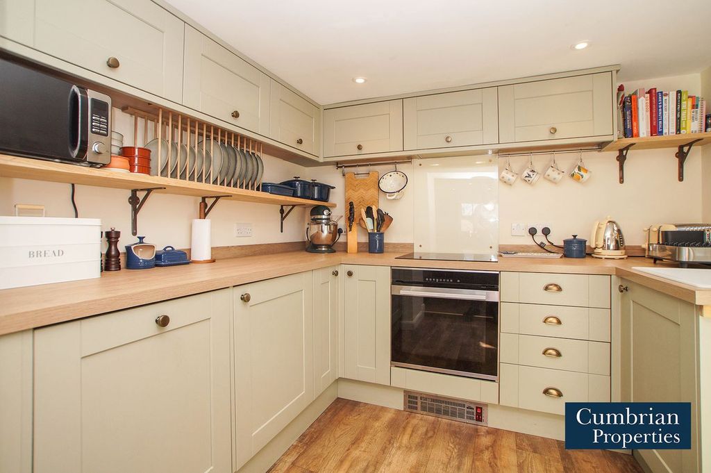 Property photo 2 of 20 Dining Kitchen