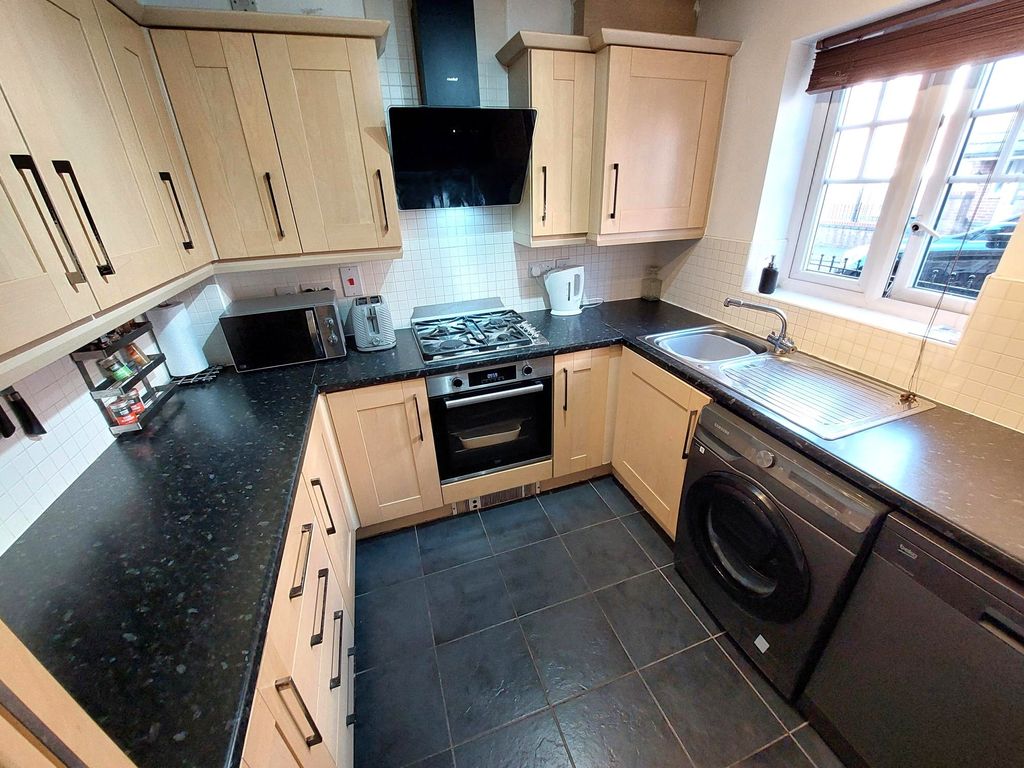 Property photo 3 of 24 10Kilm30