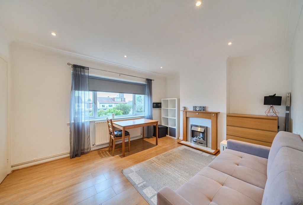 Property photo 3 of 18 Picture 3