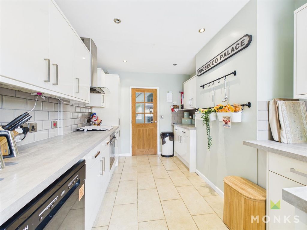 Property photo 3 of 14 Cam01420G0-Pr0700-Still007.Jpg