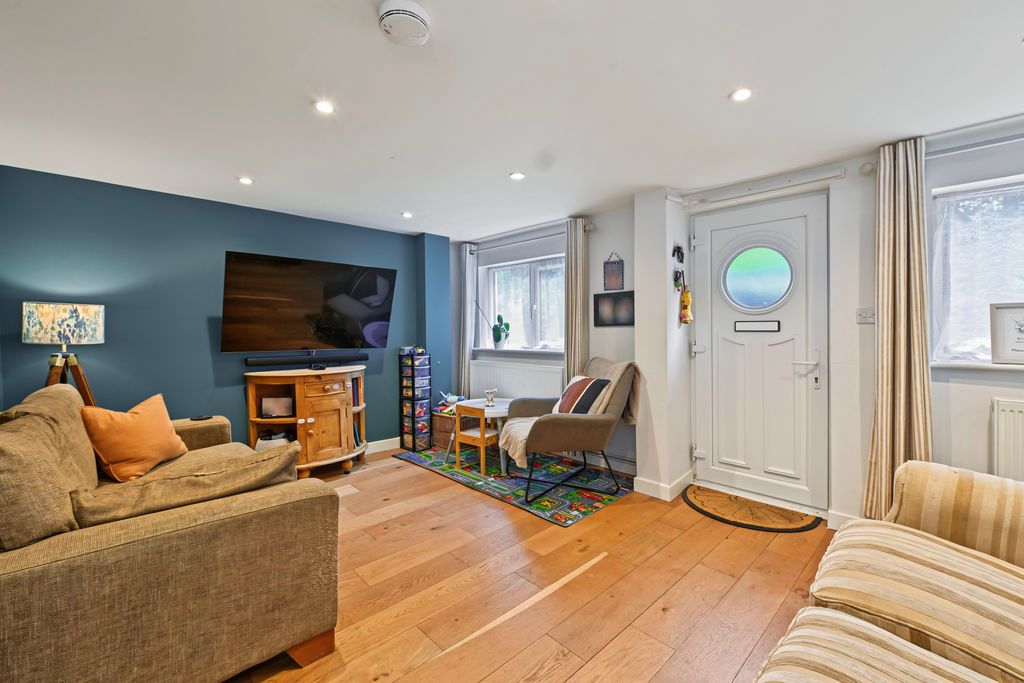 Property photo 2 of 17 Photo 9