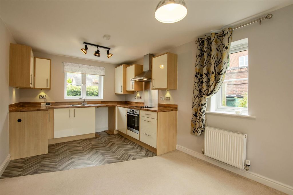 Property photo 3 of 13 Approach