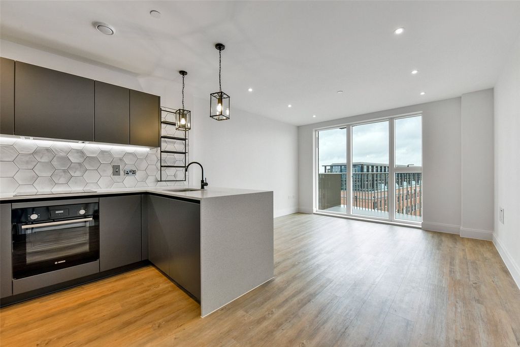 Property photo 1 of 18 Kitchen / Reception