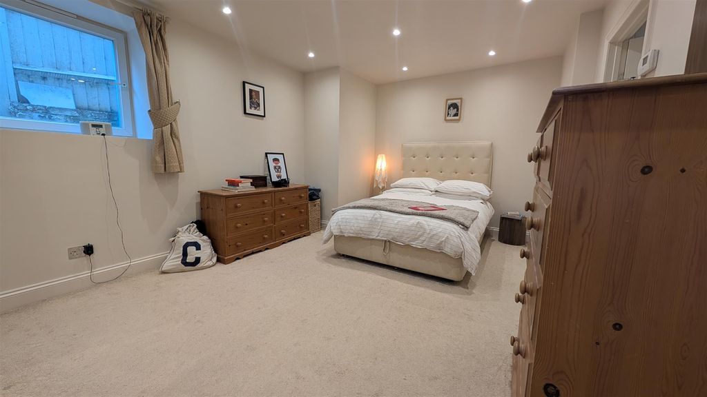 Additional image 5 of 2 bed flat to rentAlbany Terrace, Leamington Spa CV32