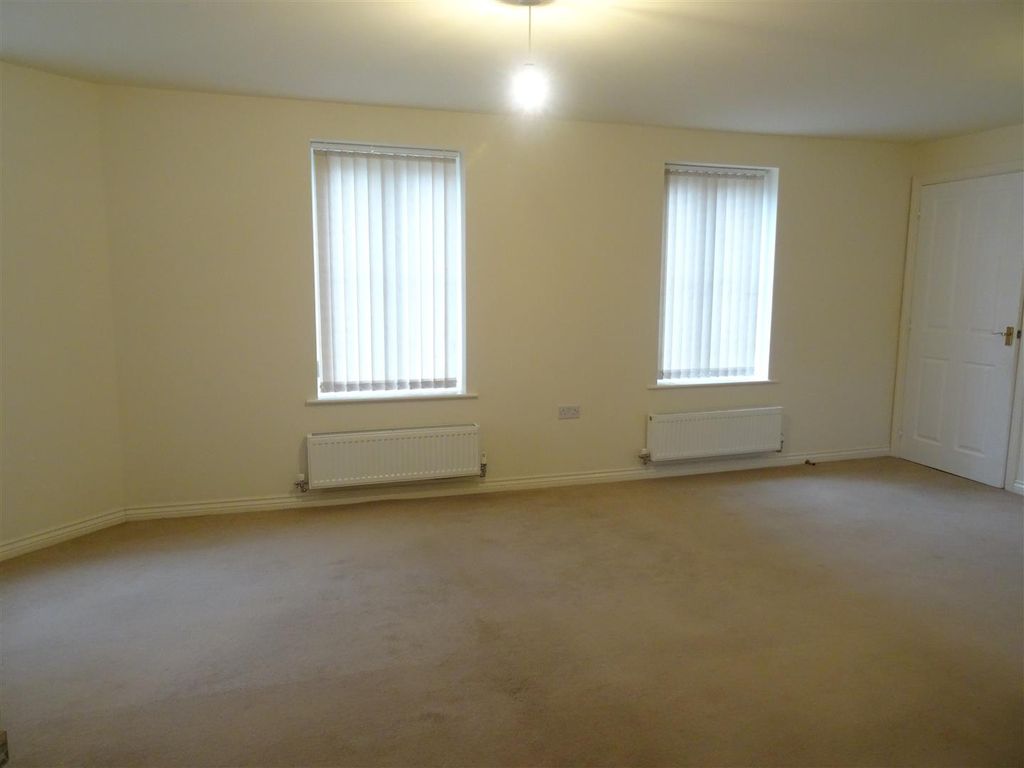 Property photo 3 of 6 Lounge/Dining Room