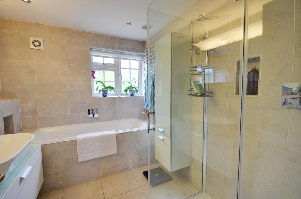 Property photo 2 of 14 Bathroom