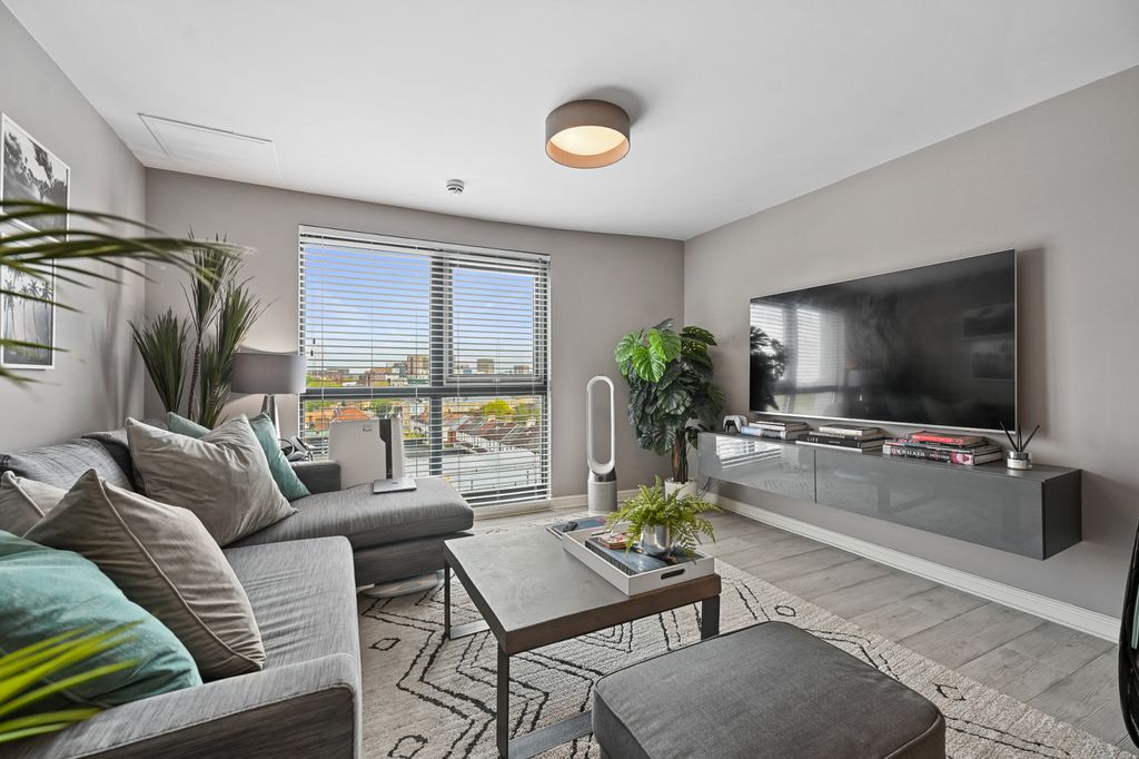 Property photo 2 of 9 Gallery