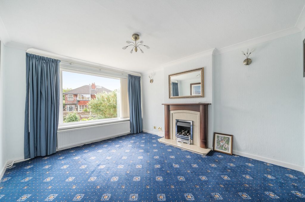 Property photo 2 of 19 Lounge