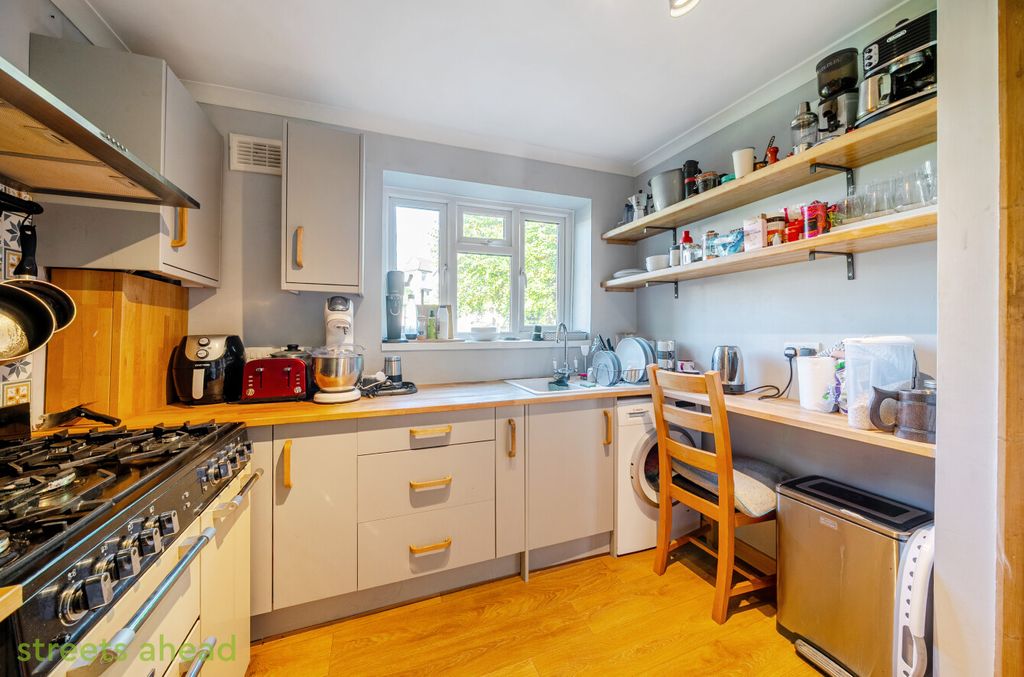 Property photo 3 of 9 d1Dea8E6-Ef1d-4Aa...