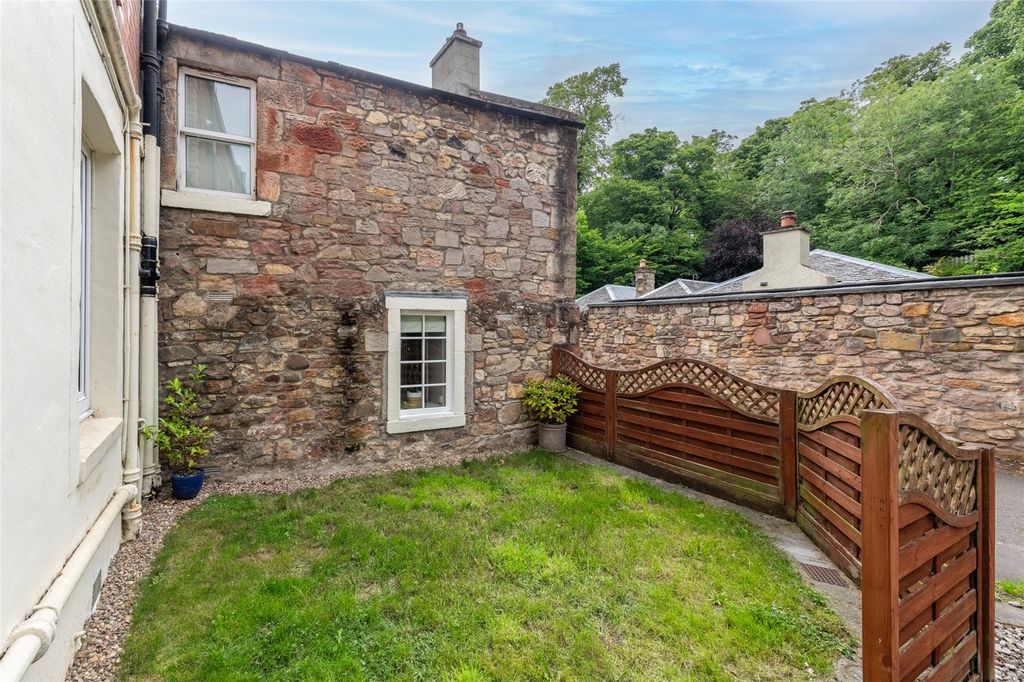 Property photo 2 of 33 Ellen's Glen 1551