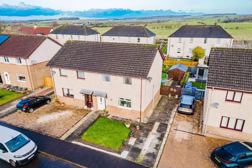 Property photo 2 of 28