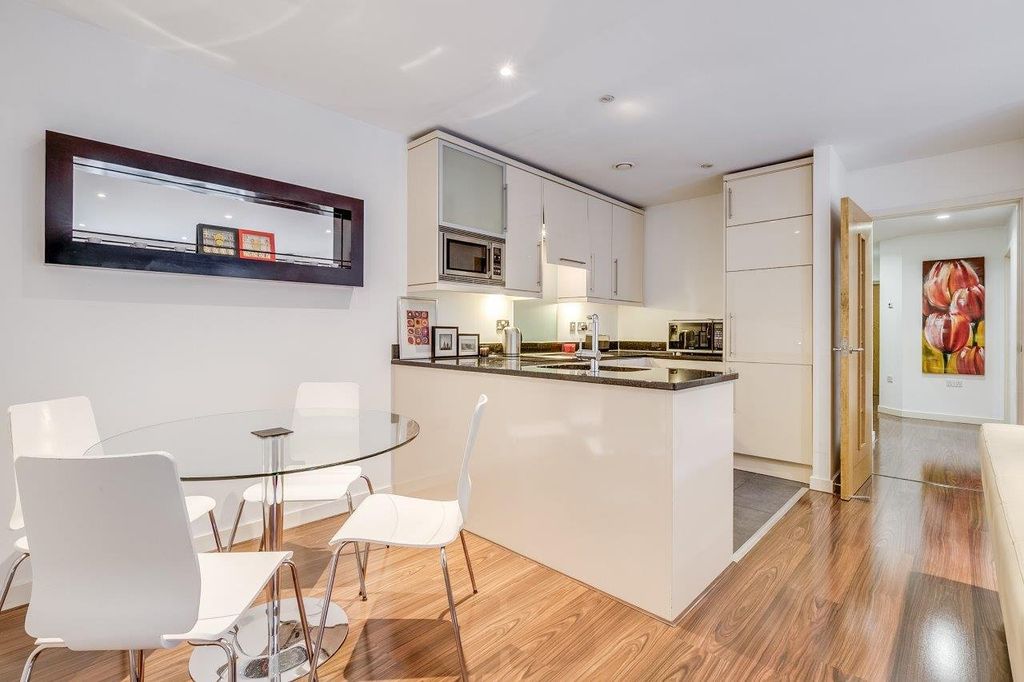 Property photo 2 of 11 Picture No. 20