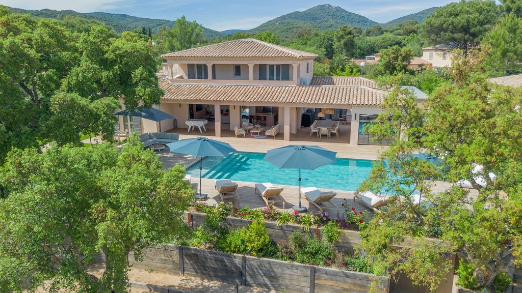 Property photo 1 of 15 Contemporary Villa Within Walking Distance Of The Beach