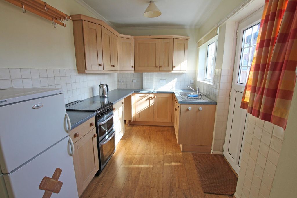 Property photo 2 of 11 Kitchen
