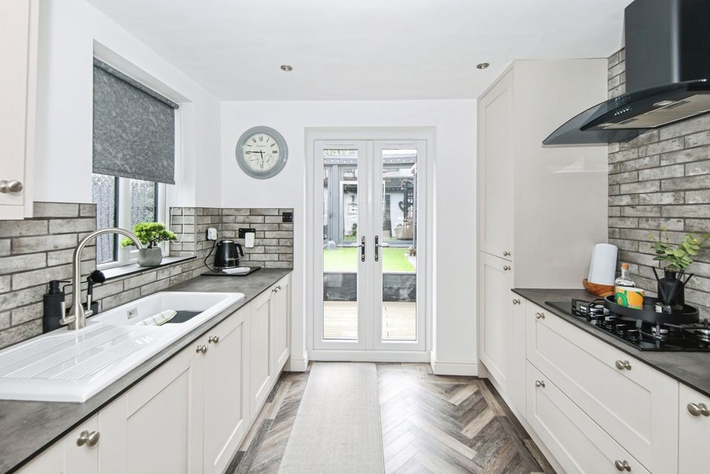 Property photo 3 of 20 Pbox-Img.Jpg