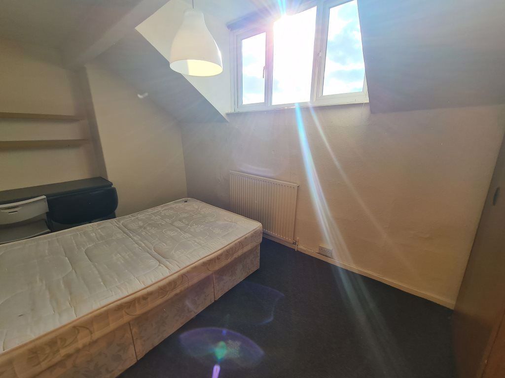 Property photo 3 of 17 A Cozy Student Bedroom Featuring A Single Bed By T...