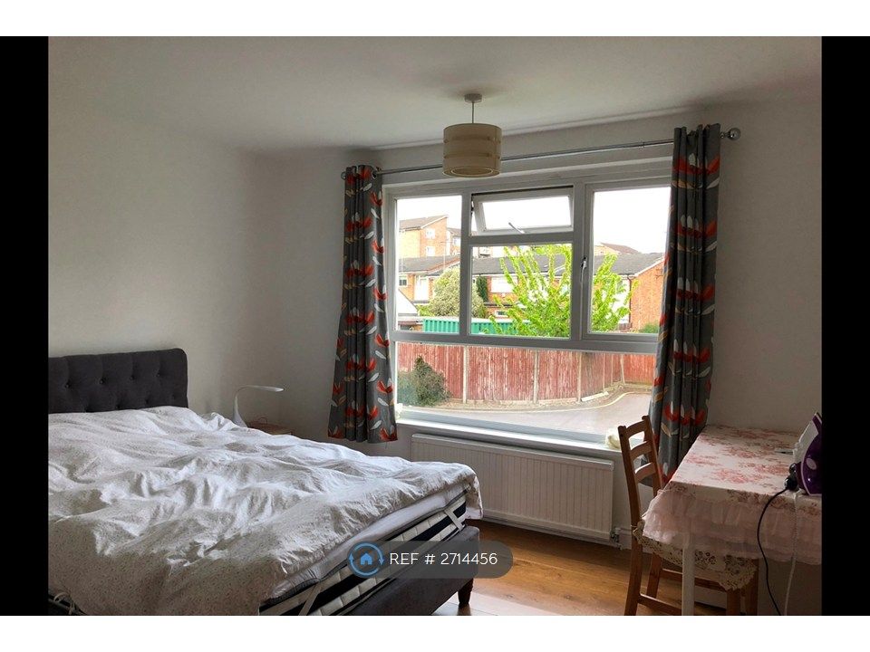 Property photo 3 of 10 Master Bedroom