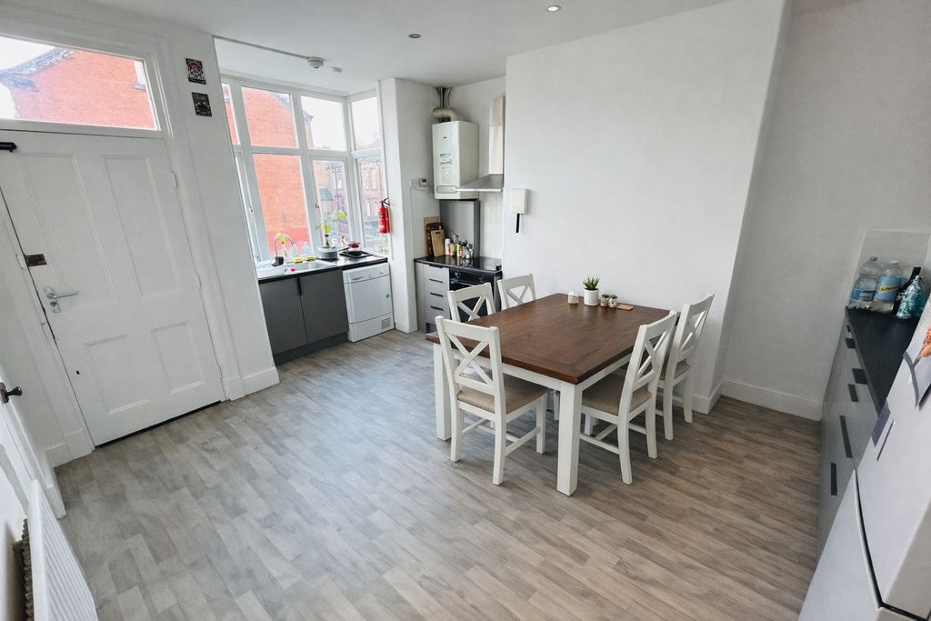 Property photo 2 of 12 Picture No. 16