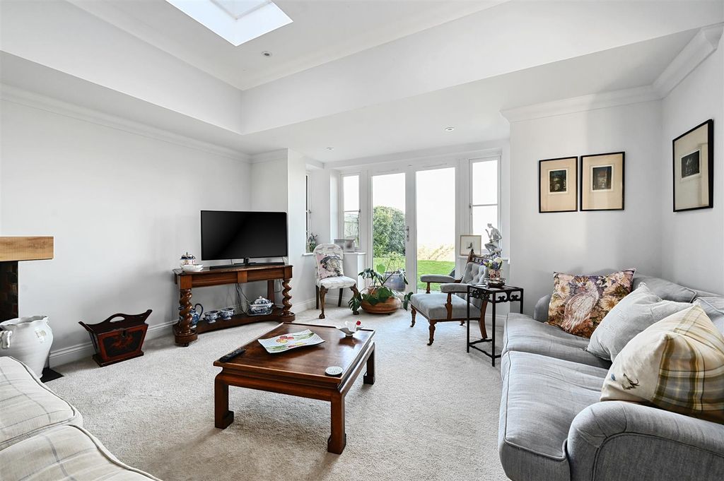 Property photo 3 of 18 2 The Old Quay Tn364Aq (17)