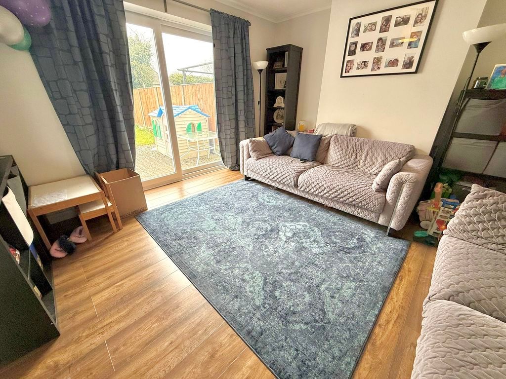 Property photo 3 of 16 Lounge