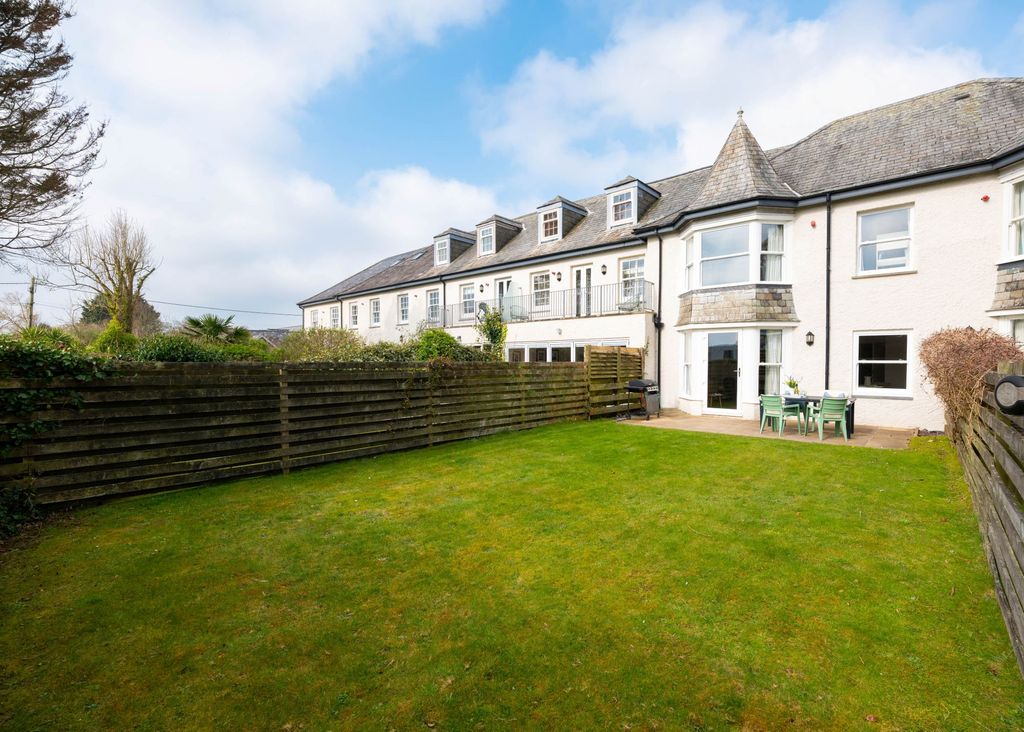 Property photo 1 of 17 6 Lowenna Manor