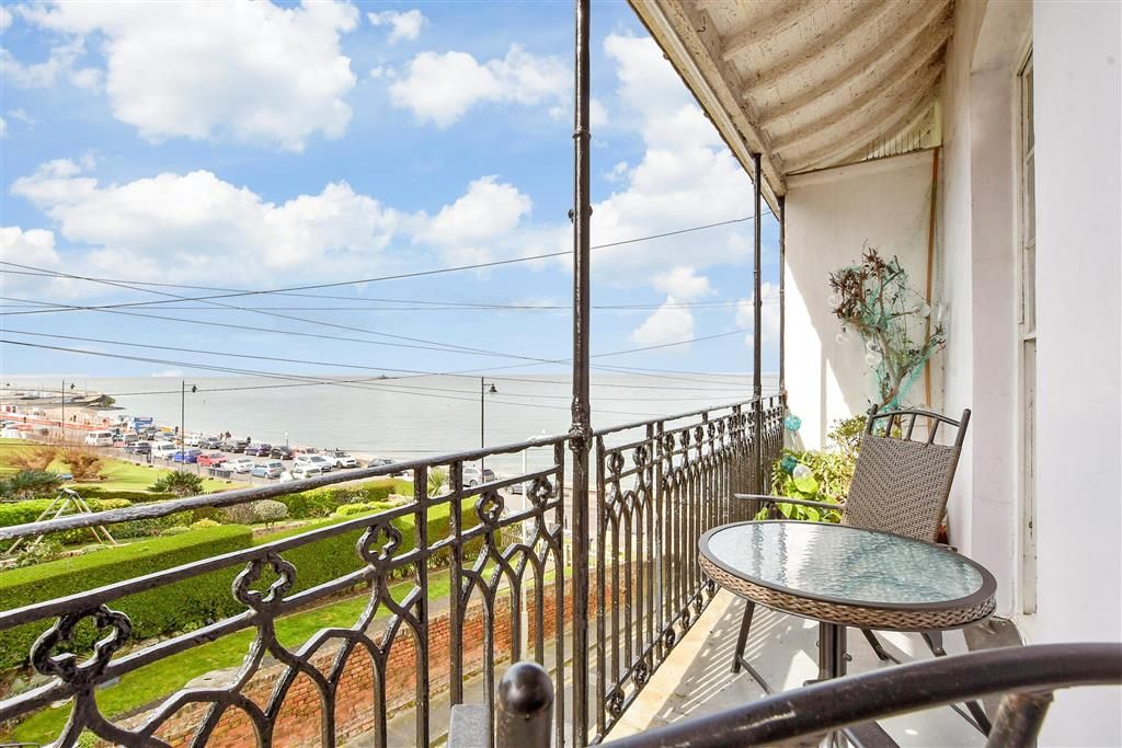 Property photo 2 of 3 Balcony / Terrace