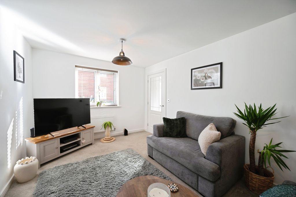 Property photo 3 of 20 Pbox-Img.Jpg