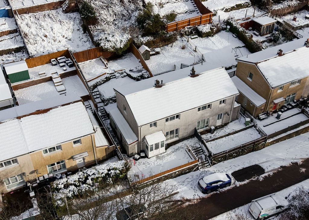 Property photo 2 of 27