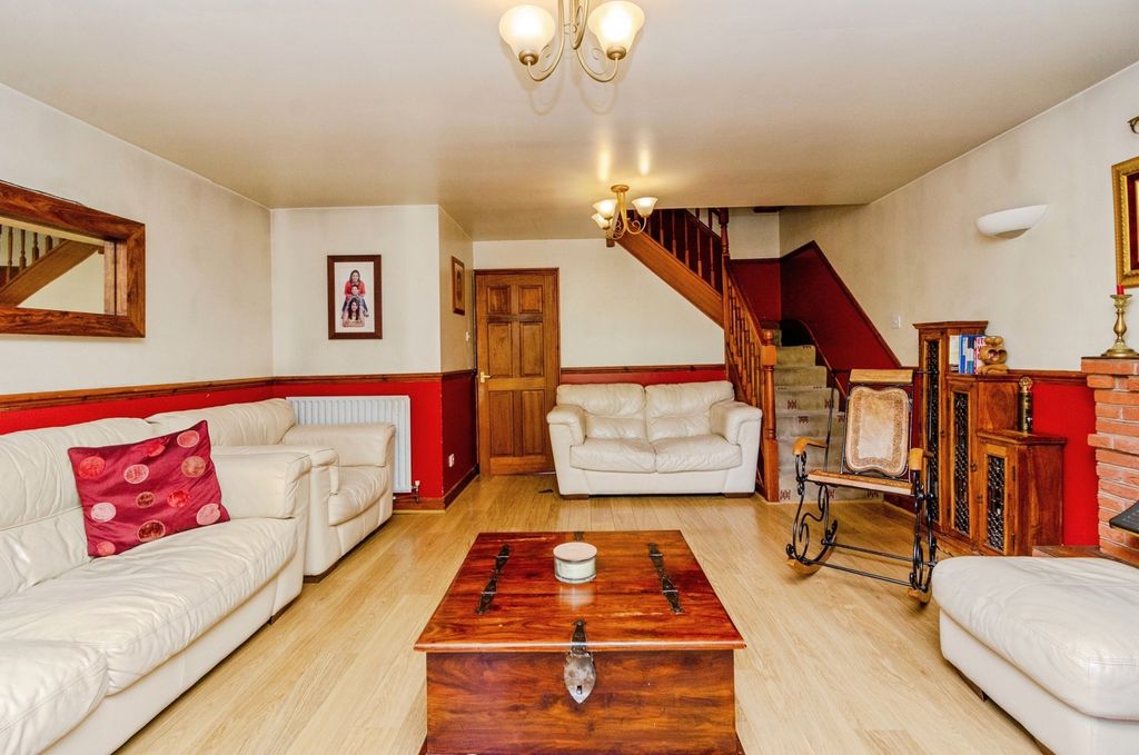 Property photo 3 of 17 Photo