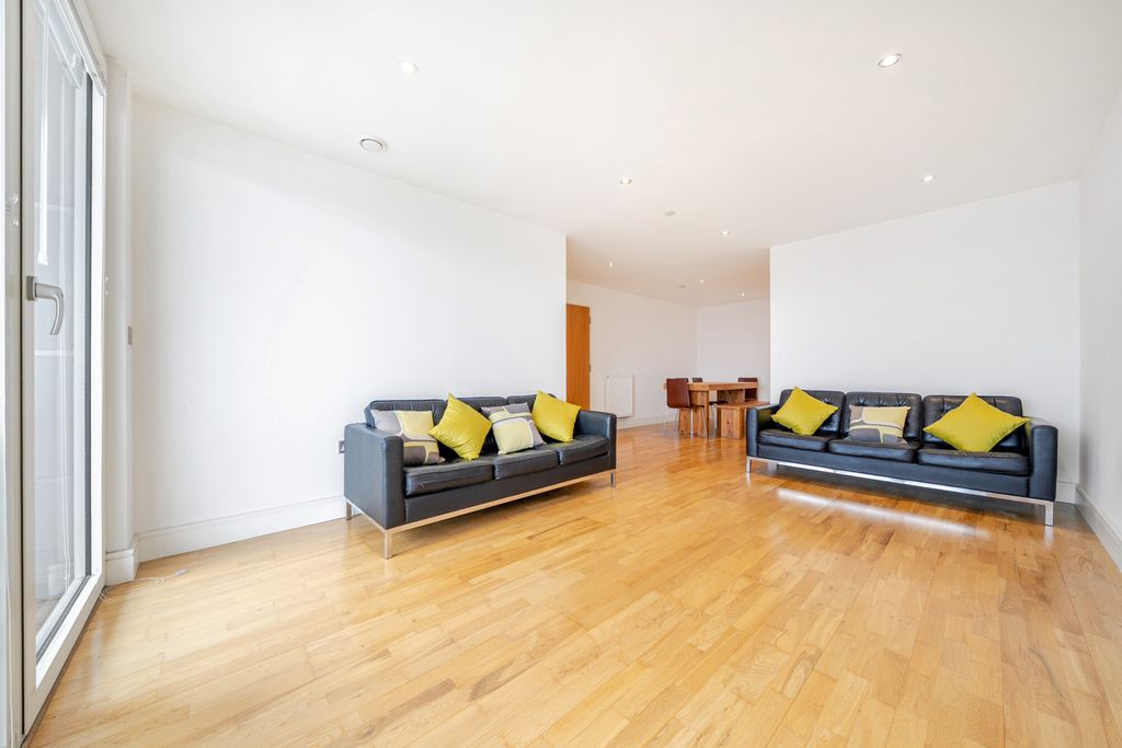 Property photo 3 of 19 Reception