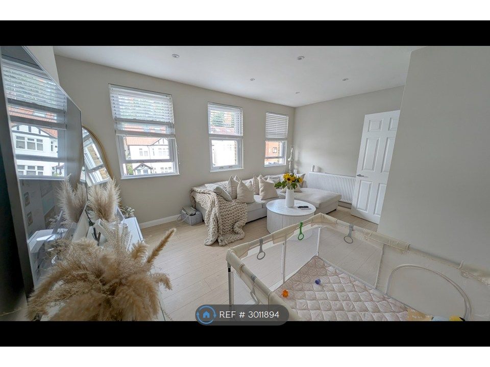 Property photo 2 of 11 Spacious Living Room