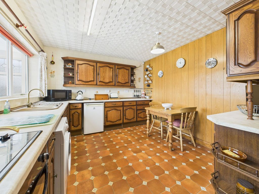 Property photo 3 of 19 Breakfast-Kitchen