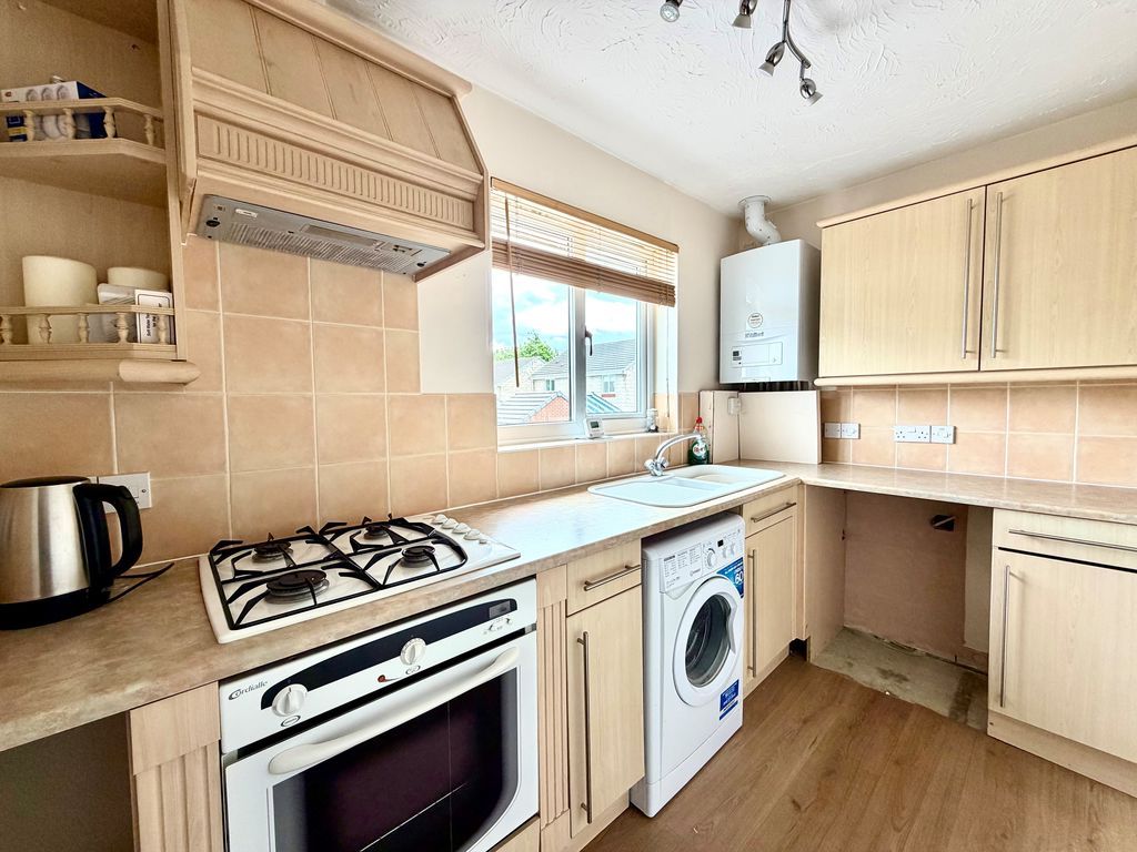 Property photo 2 of 9 Kitchen