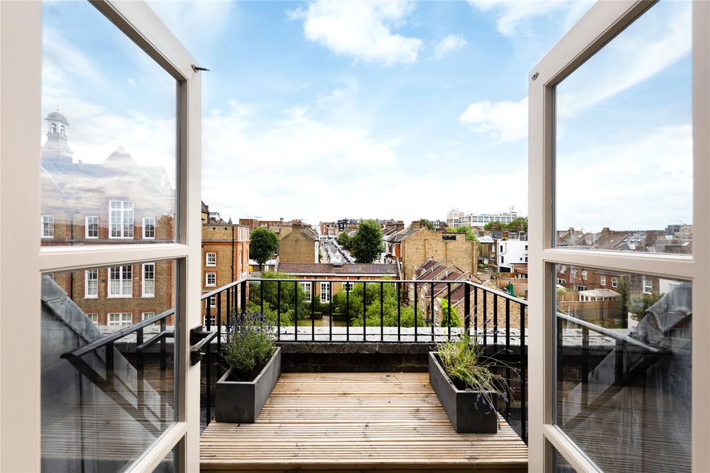 Property photo 2 of 19 Balcony