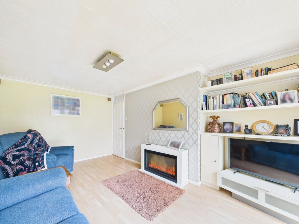 Property photo 2 of 19 Living/Dining Room