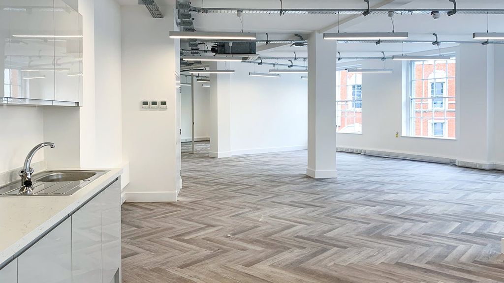 Property photo 3 of 11 Braodway Studios 20 Hammersmith Broadway W6 Office To Let West London Office E101.Jpg