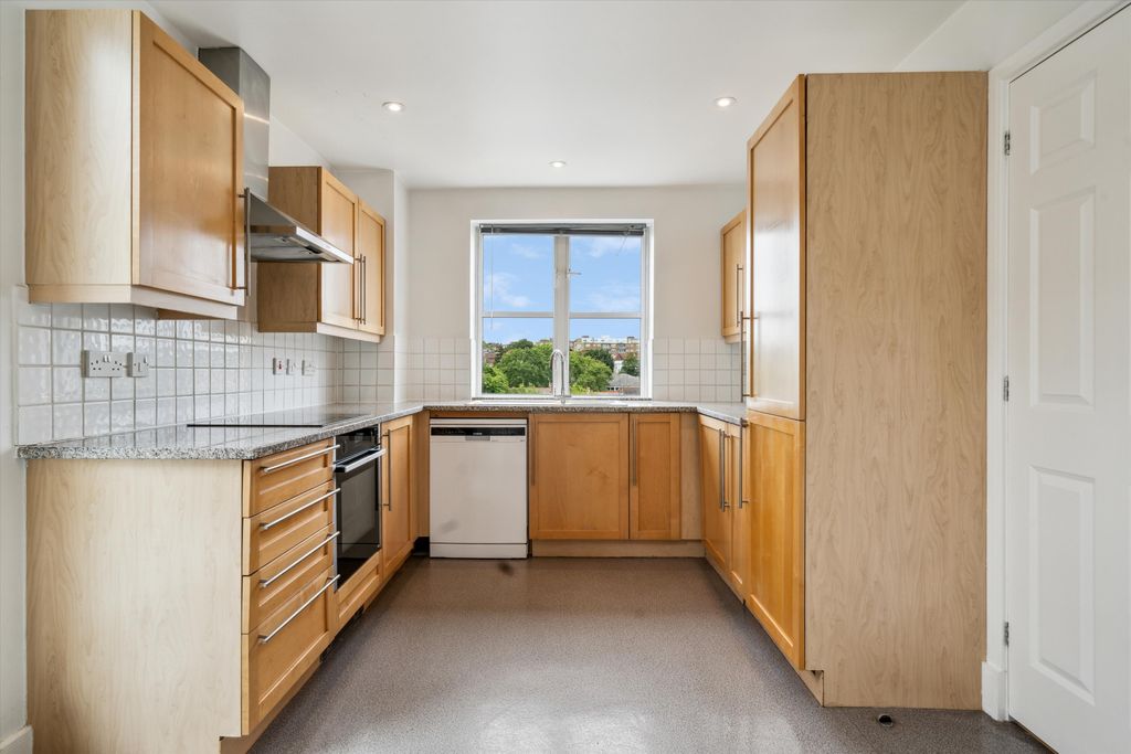 Property photo 3 of 16 Image