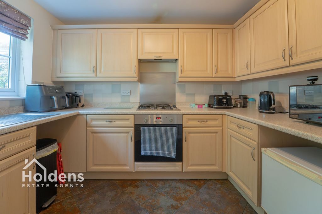 Property photo 3 of 18 Kitchen
