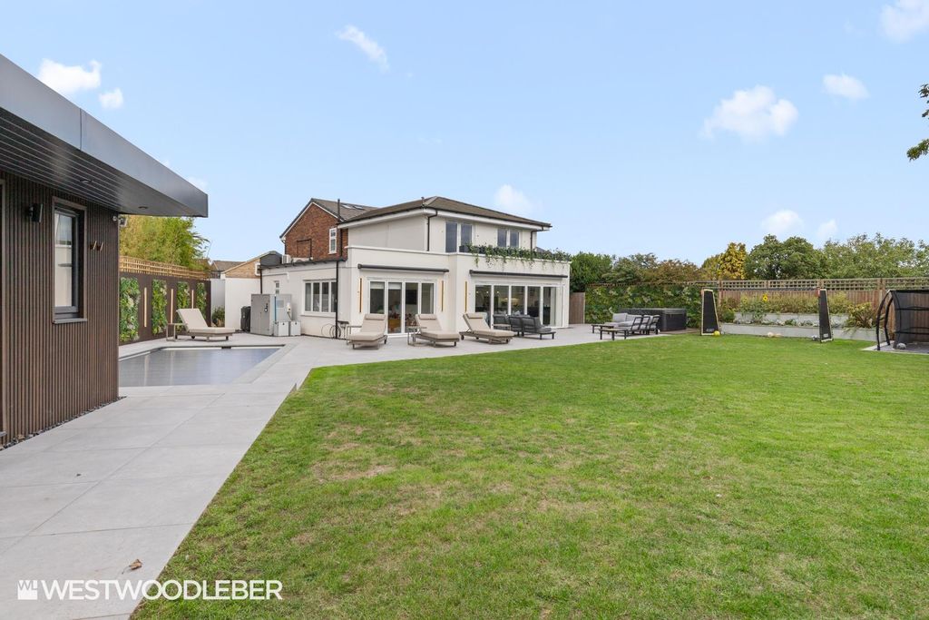 Property photo 1 of 50 Warnersavenue_59.Jpg