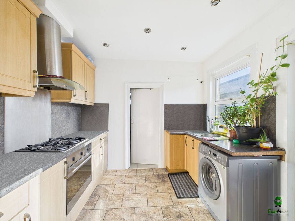 Property photo 3 of 8 Presented By Robert At Ewemove Bexleyheath And Dar