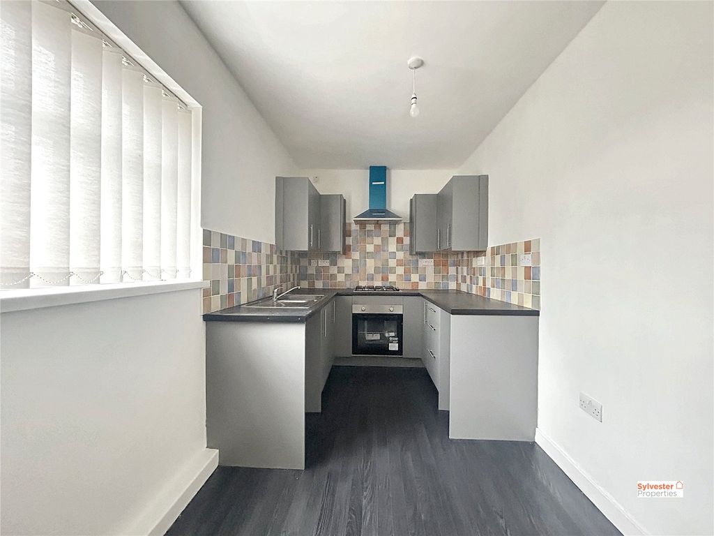 Property photo 2 of 12 Picture No. 11