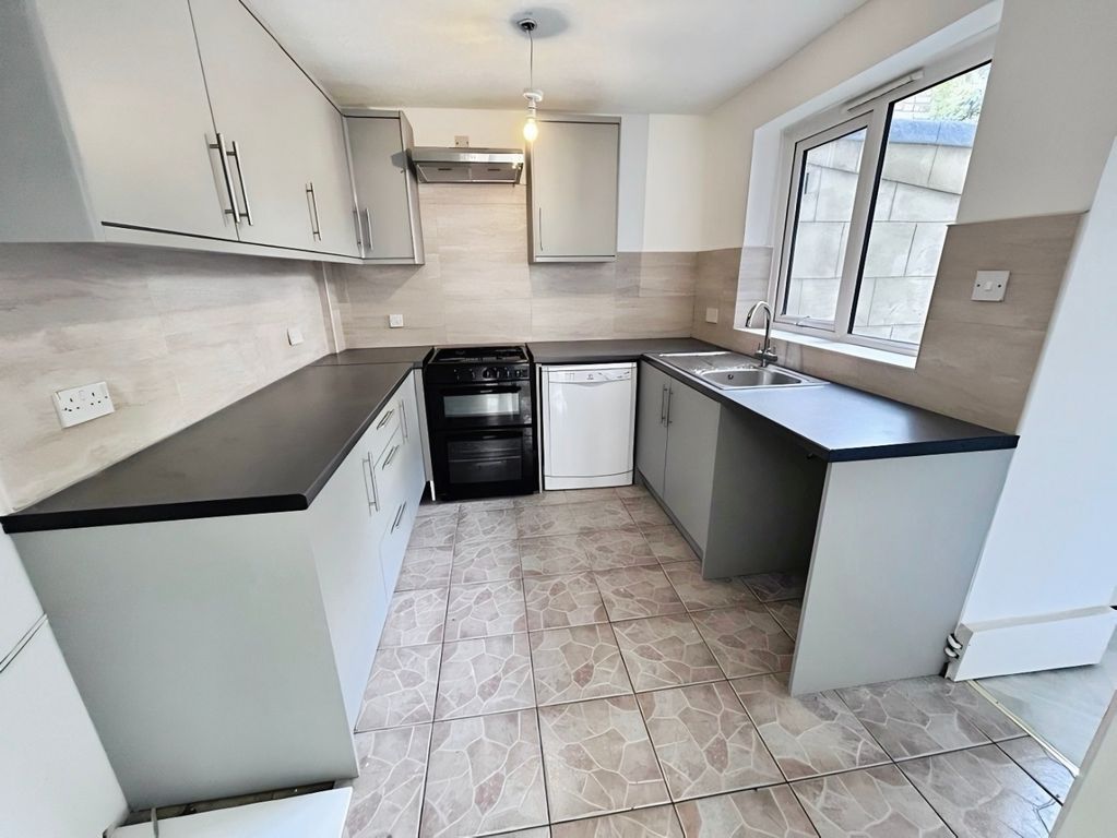 Property photo 3 of 16 Pbox-Img.Jpg