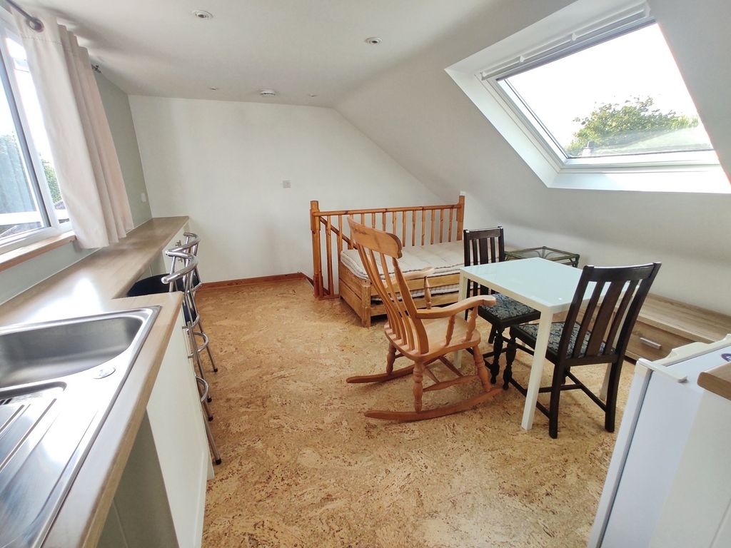 Property photo 3 of 7 Pbox-Img.Jpg