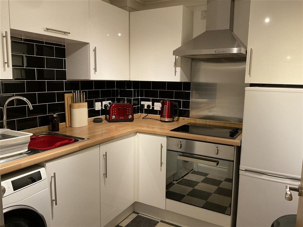 Property photo 3 of 8 Kitchen