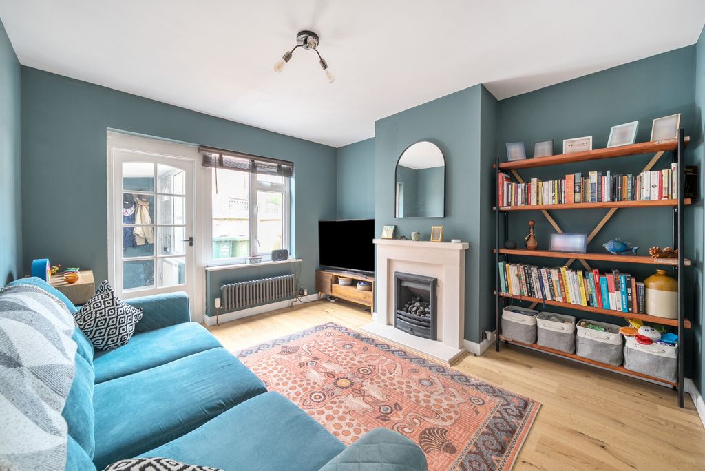 Property photo 2 of 13 1455189-13-69Fdcc...