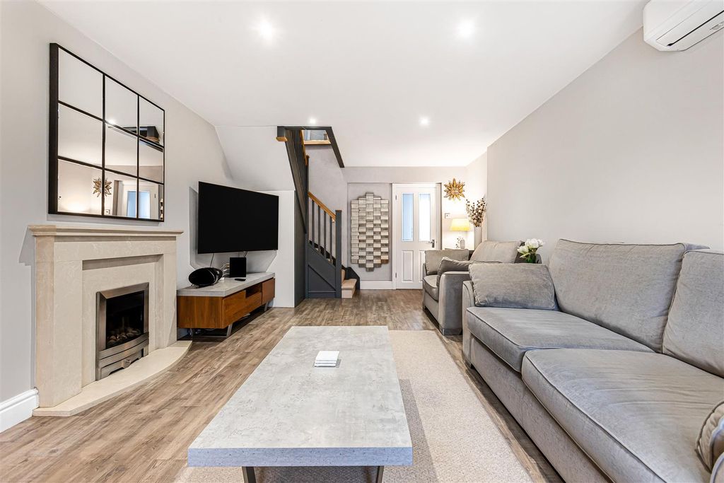 Property photo 2 of 37 34_70271.Jpg