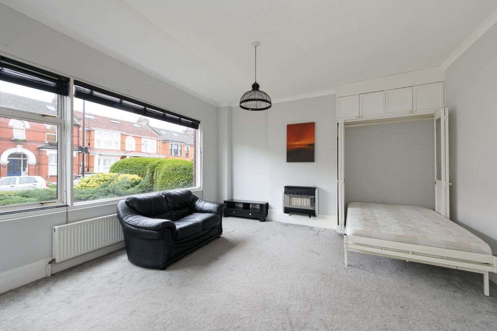 Property photo 2 of 13 5561271