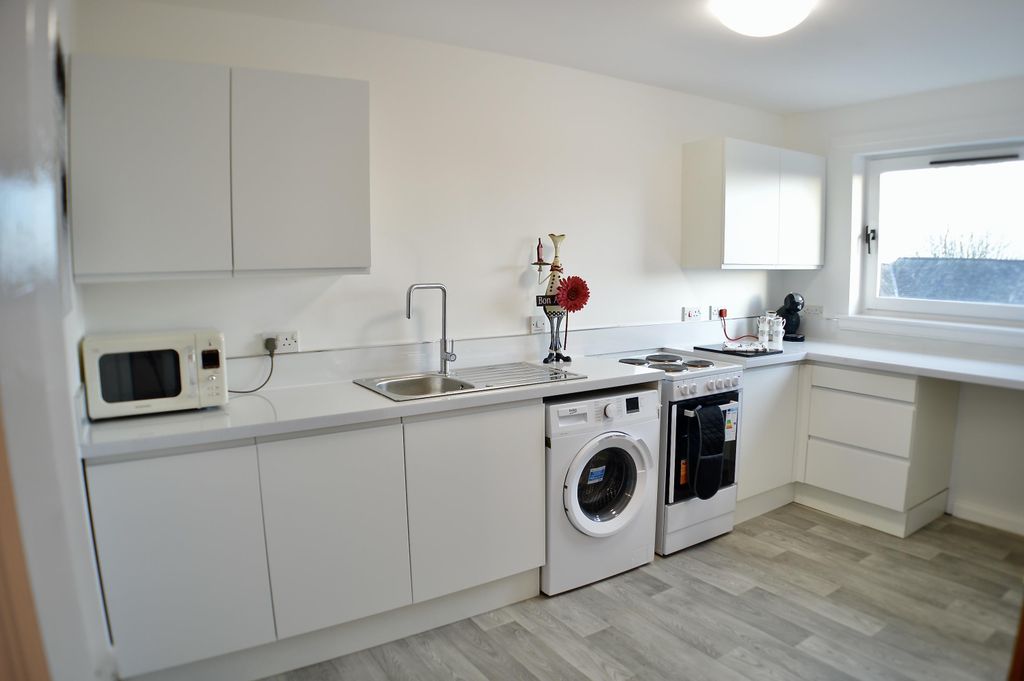 Property photo 3 of 7 Kitchen