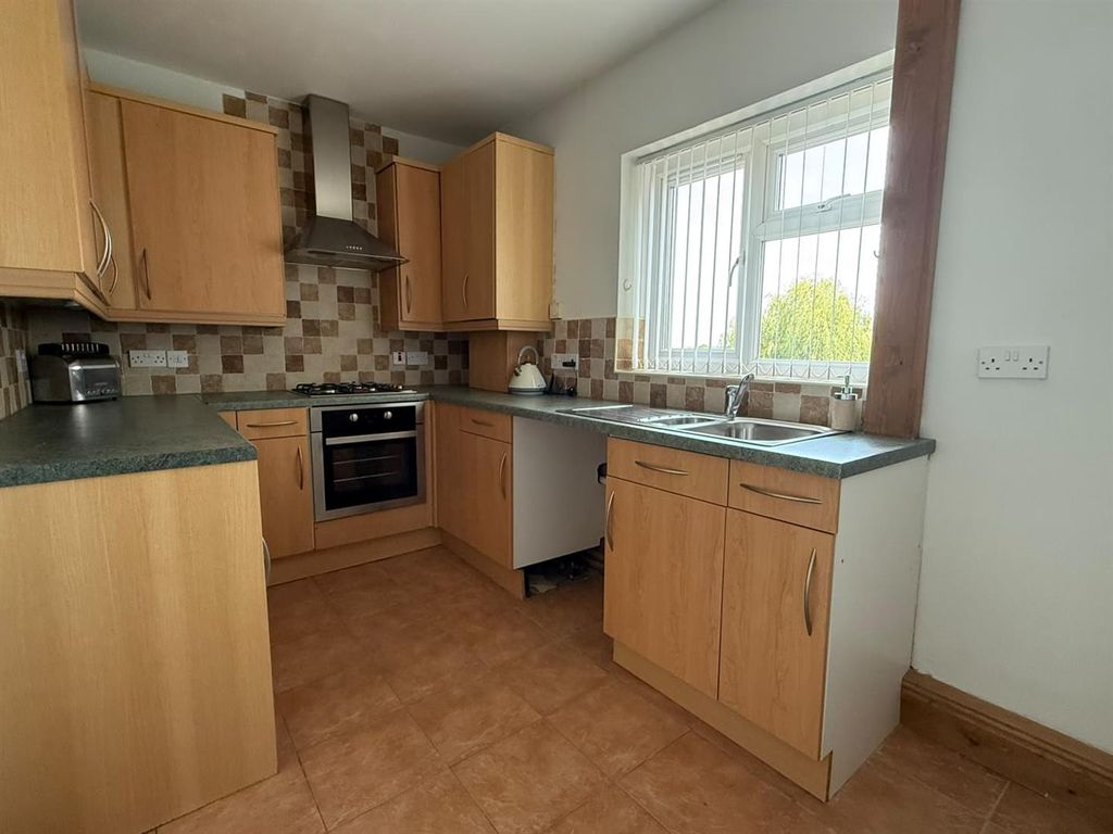 Property photo 3 of 5 Kitchen