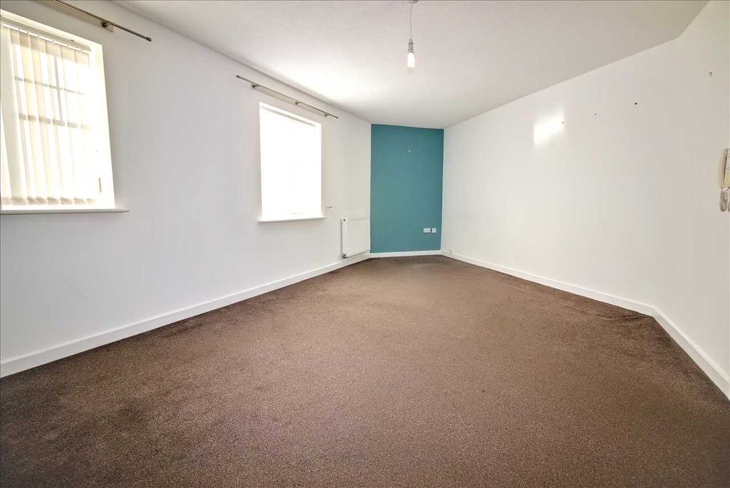 Property photo 2 of 8 Lounge